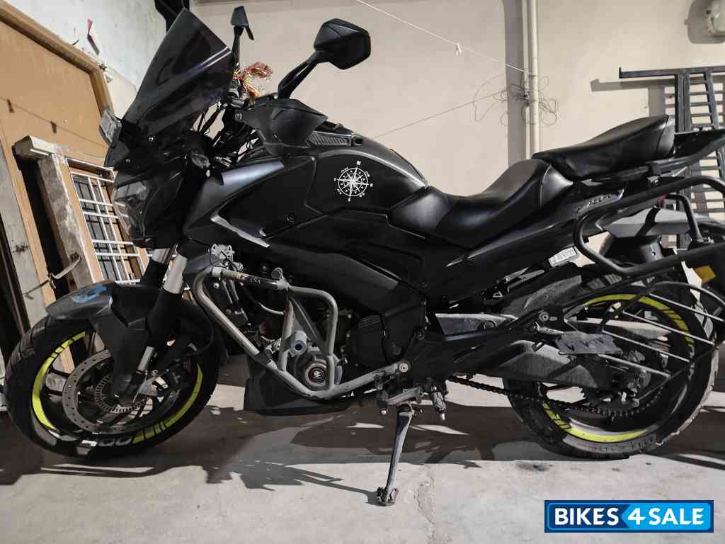 Black Bajaj Dominar 400 Disc