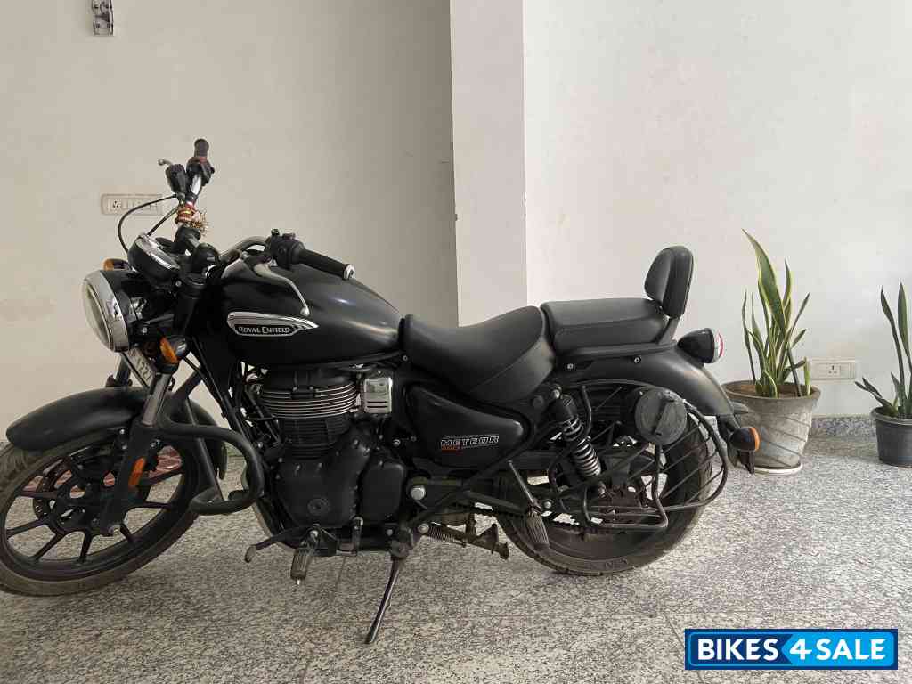 Matt Black Royal Enfield Meteor 350 Stellar