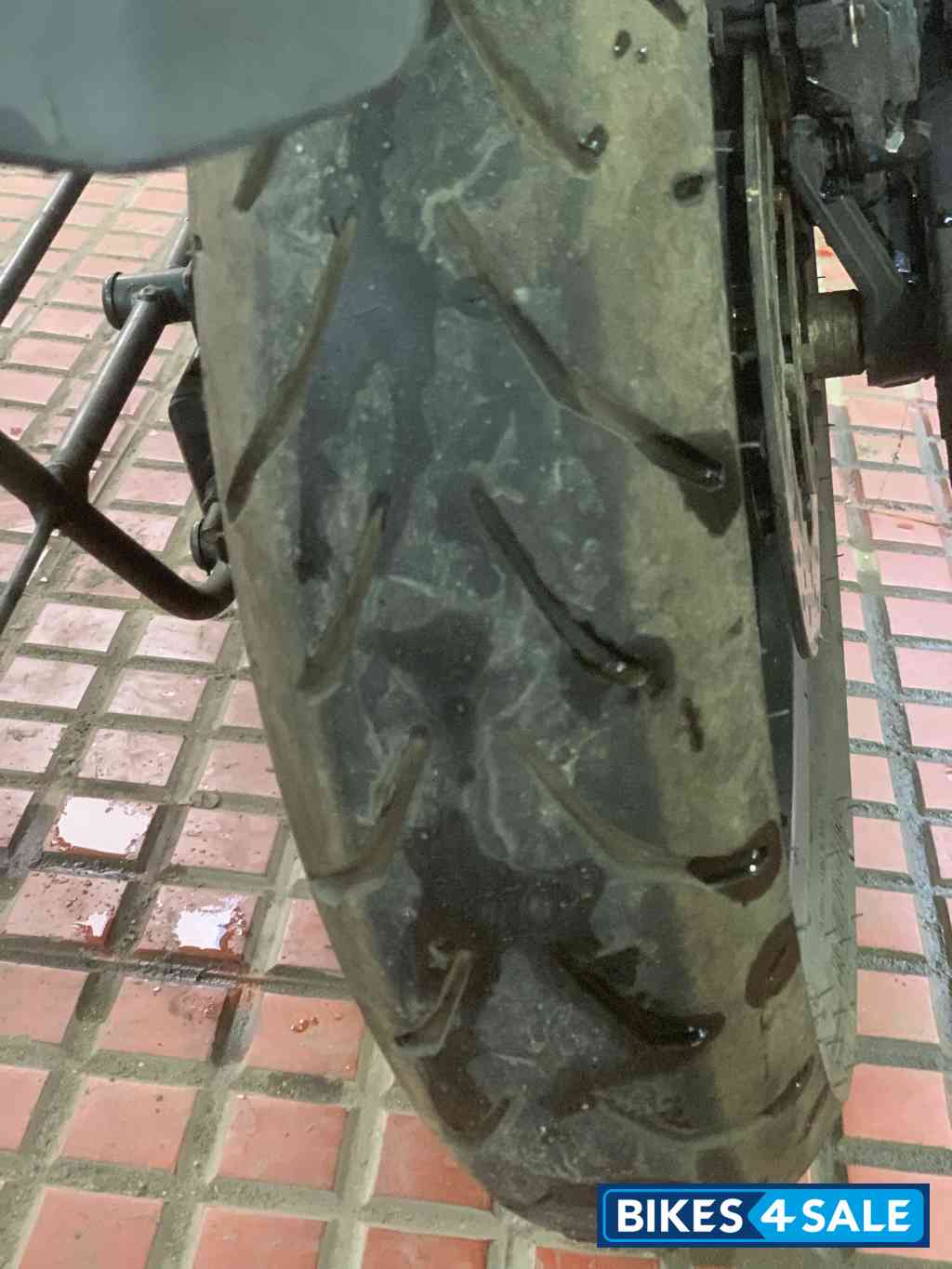 Red Bajaj Dominar 250