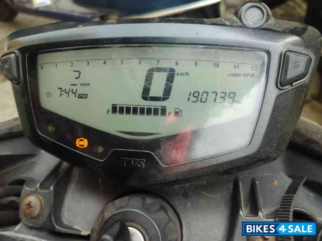 Black Matt TVS Apache RTR 200 4V