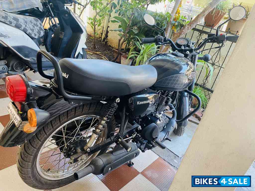 Ebony Kawasaki W175 Street