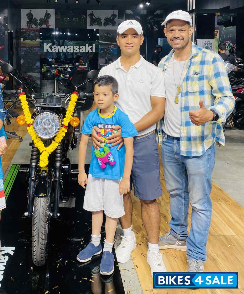 Ebony Kawasaki W175 Street