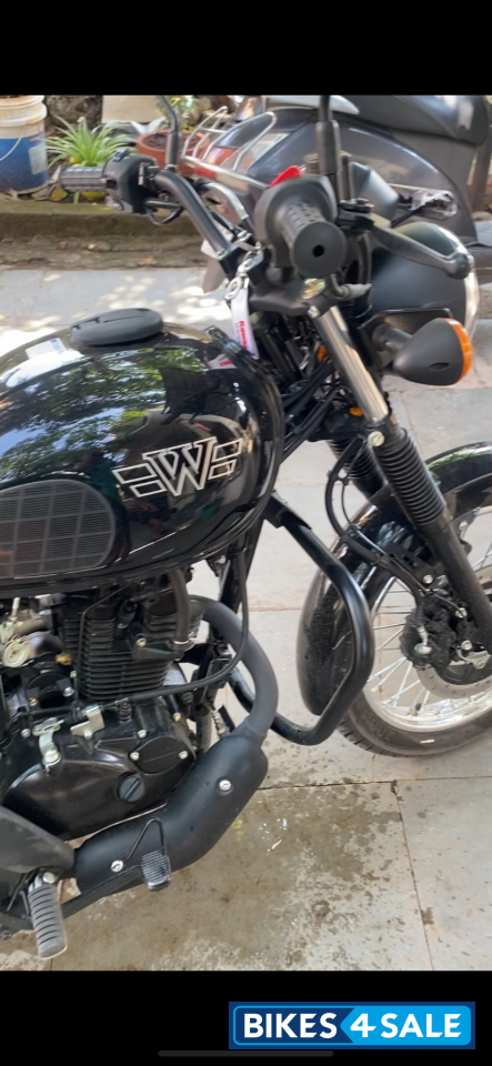 Ebony Kawasaki W175 Street