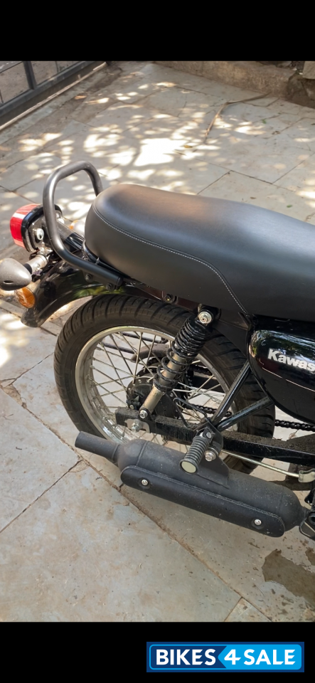 Ebony Kawasaki W175 Street