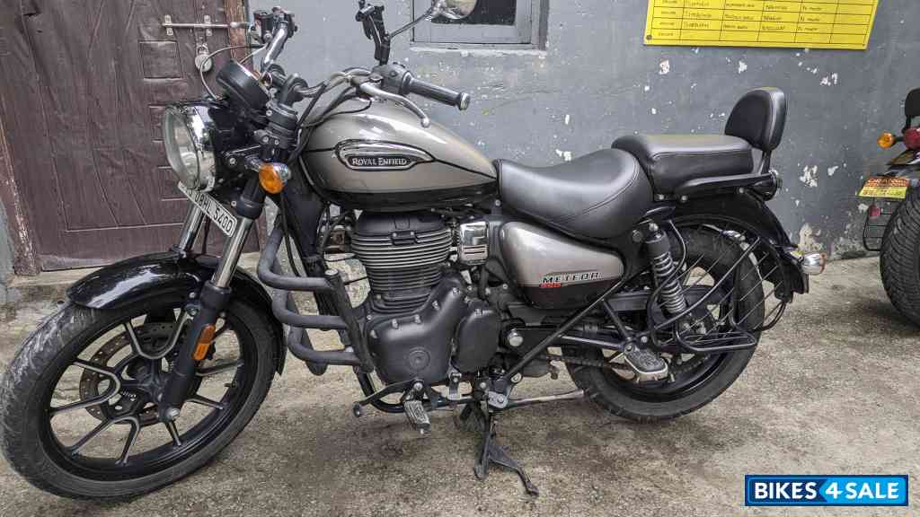 Grey Royal Enfield Meteor 350 Supernova
