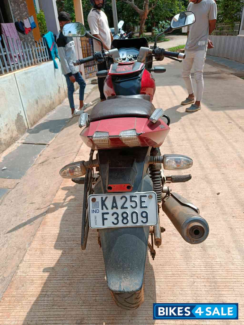 Wine Red Bajaj Pulsar 180