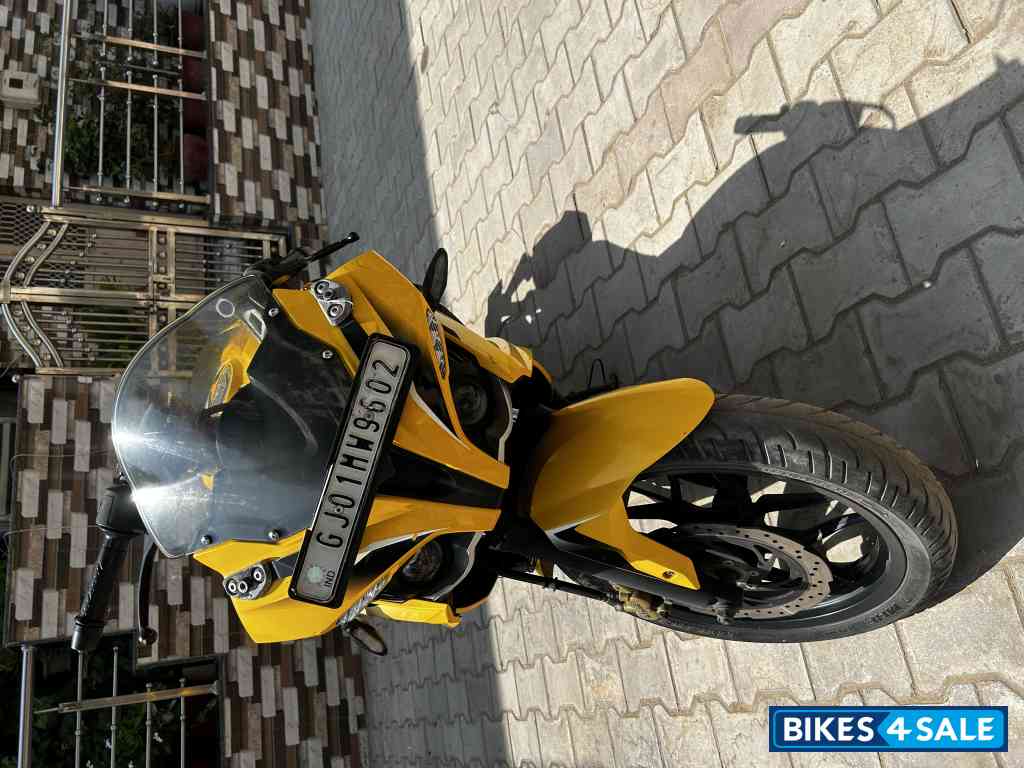 Bajaj Pulsar RS 200