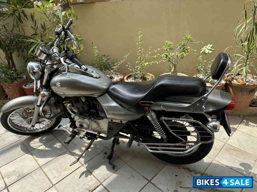 Bajaj Avenger 200 DTS-i