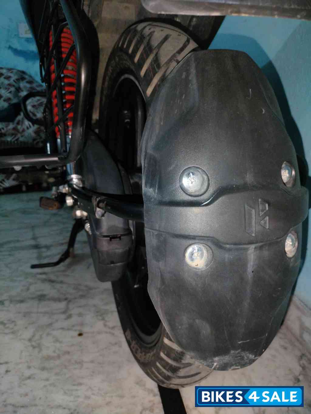 Black Silver Hero Glamour 125 Disc