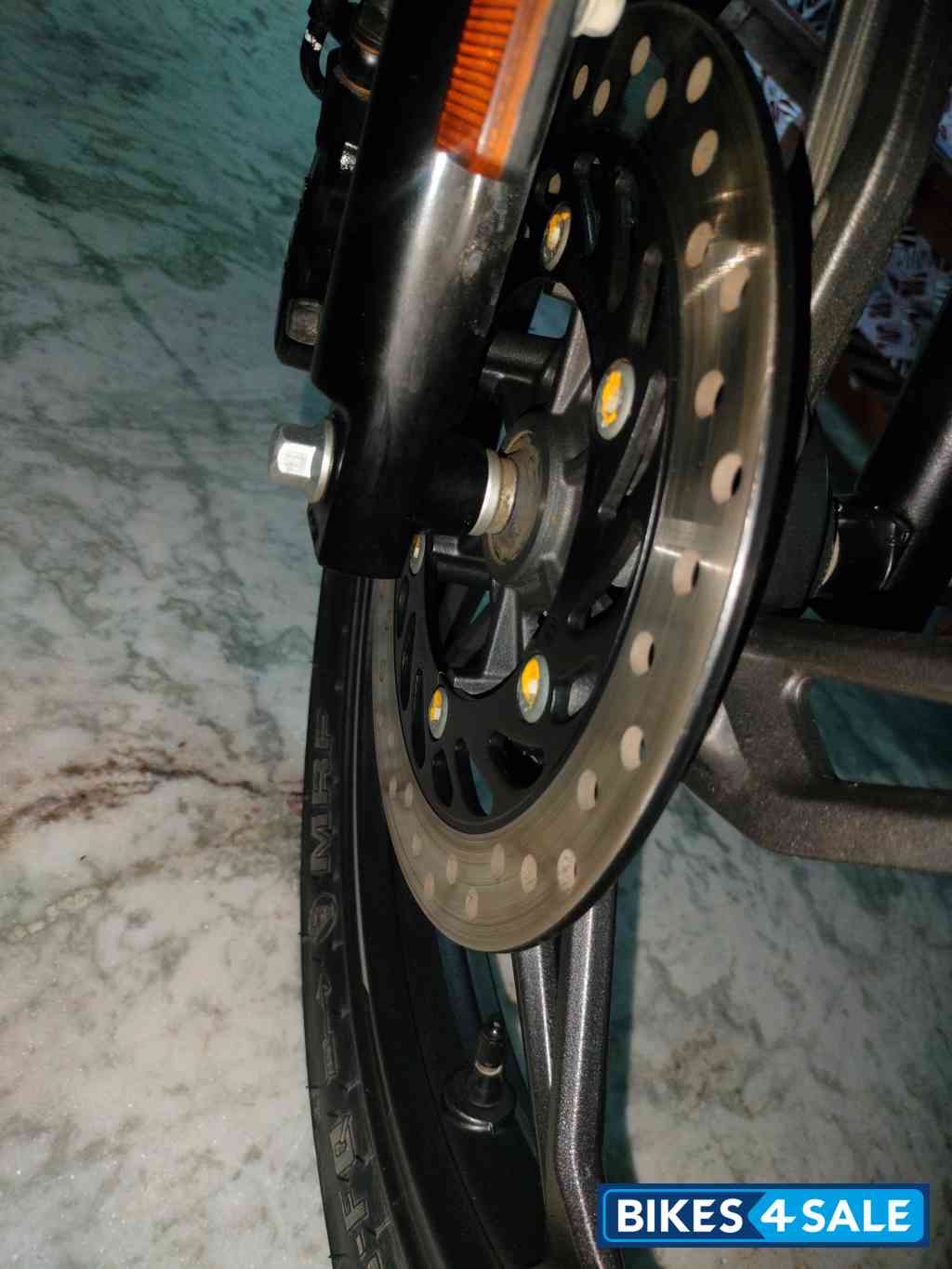 Black Silver Hero Glamour 125 Disc