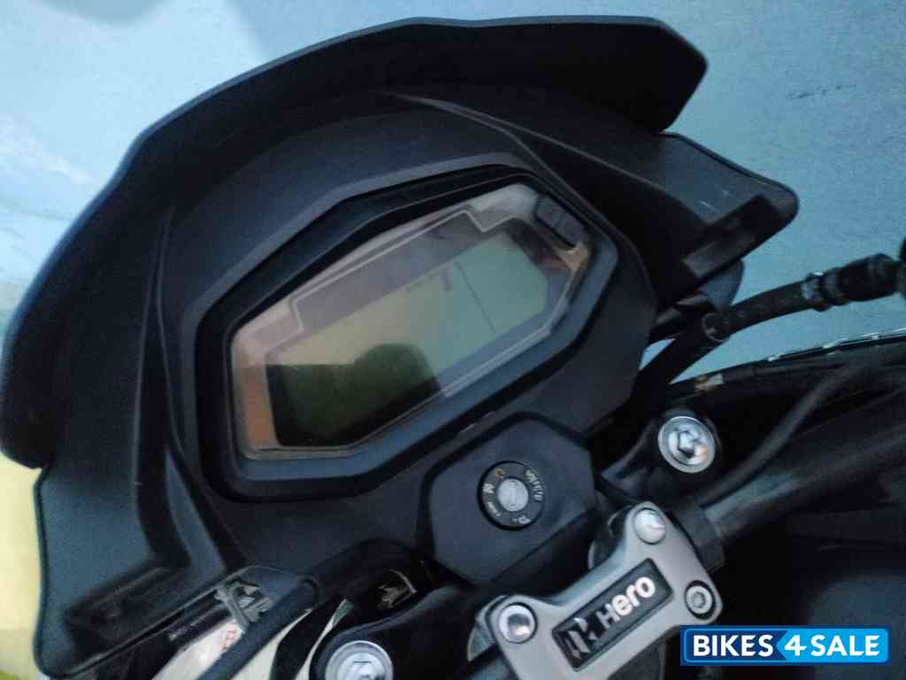 Black Silver Hero Glamour 125 Disc