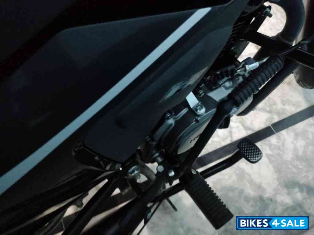 Black Silver Hero Glamour 125 Disc