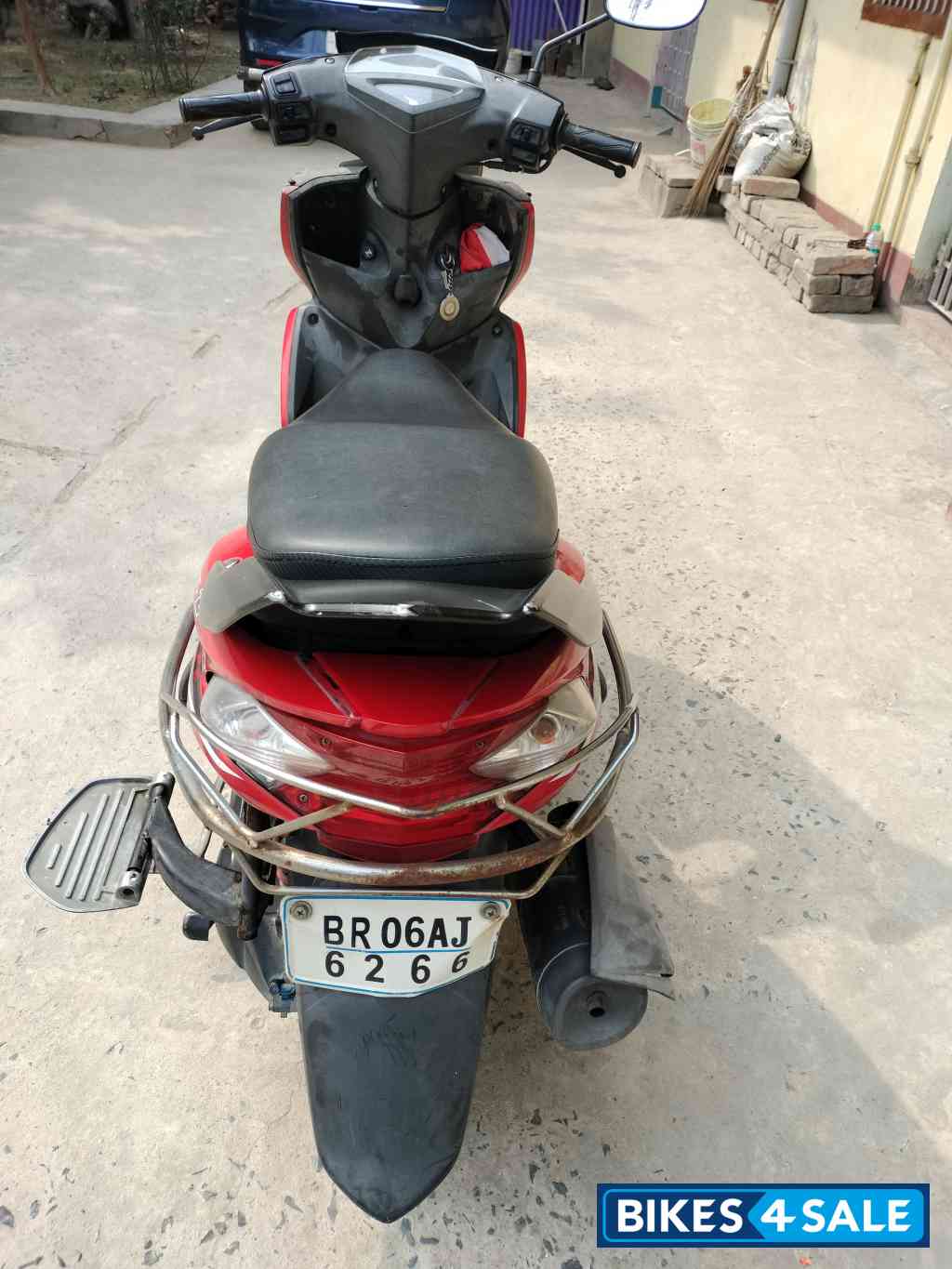 Red Yamaha Cygnus Ray ZR