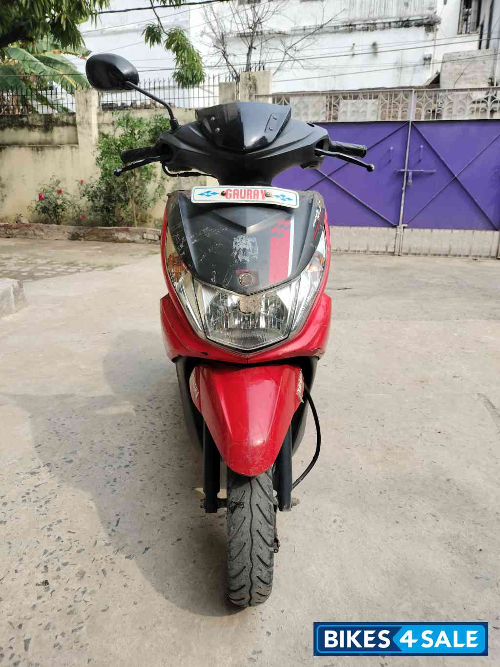 Red Yamaha Cygnus Ray ZR