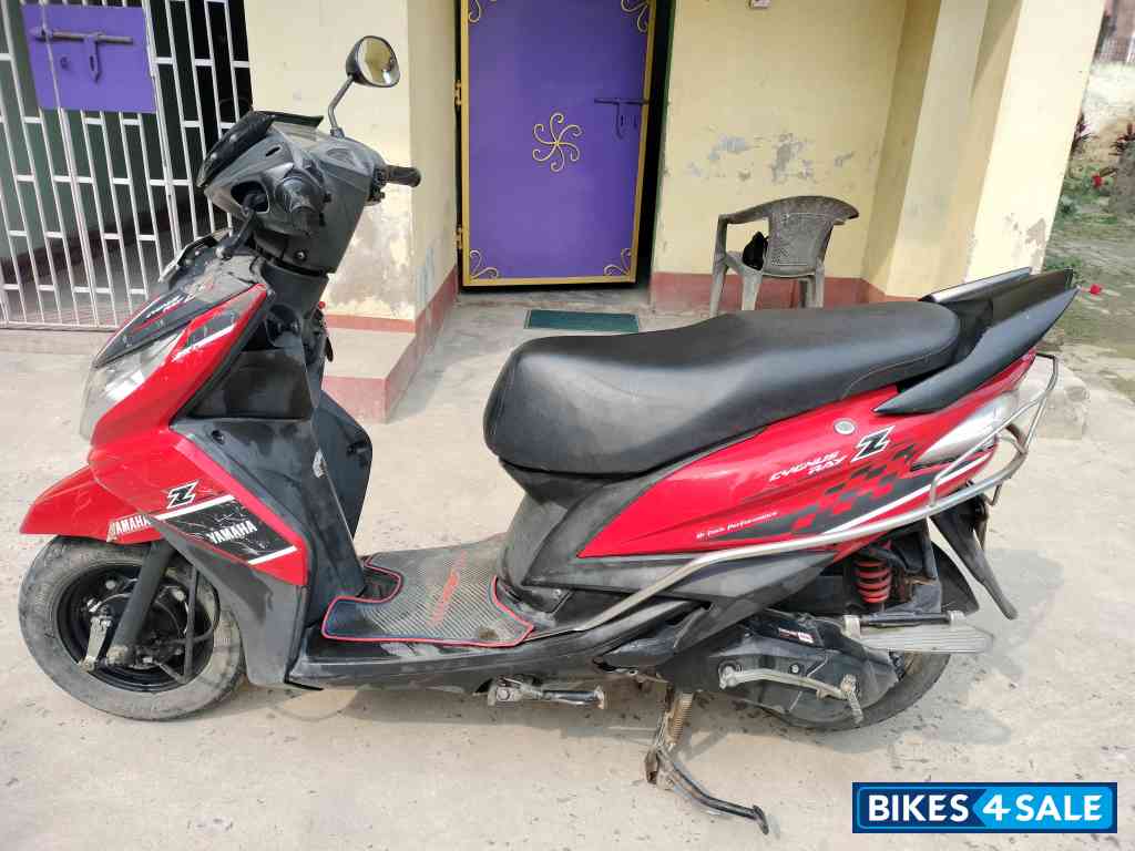 Red Yamaha Cygnus Ray ZR