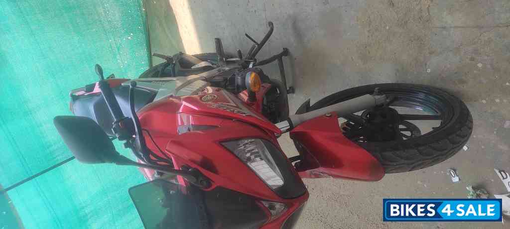 Red Yamaha Fazer FZ16ST
