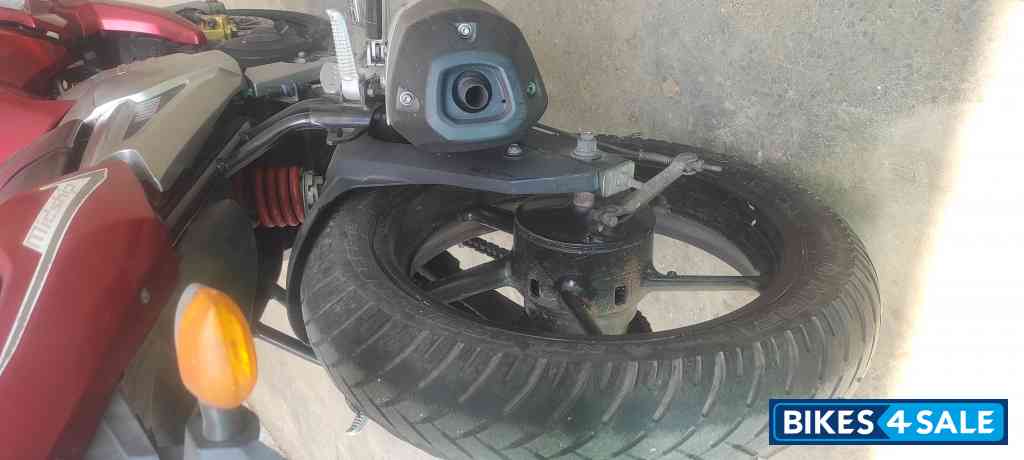 Red Yamaha Fazer FZ16ST