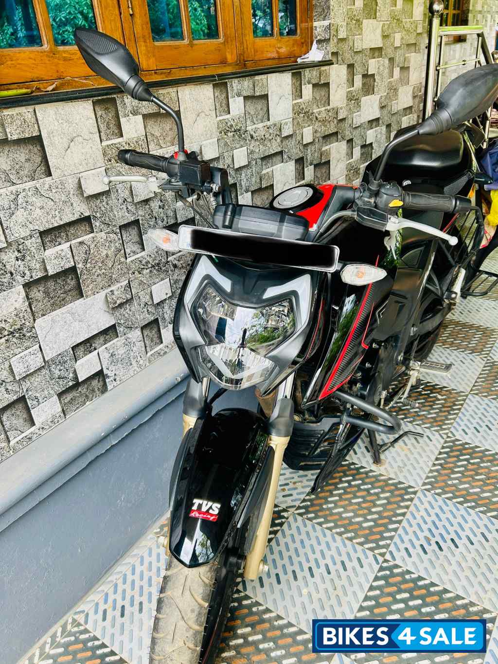 TVS Apache RTR 200 4V