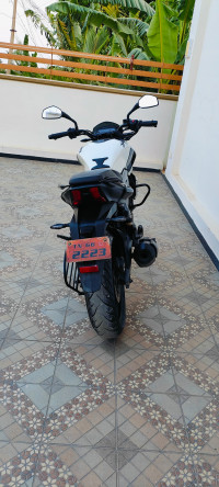 White Bajaj Dominar 400