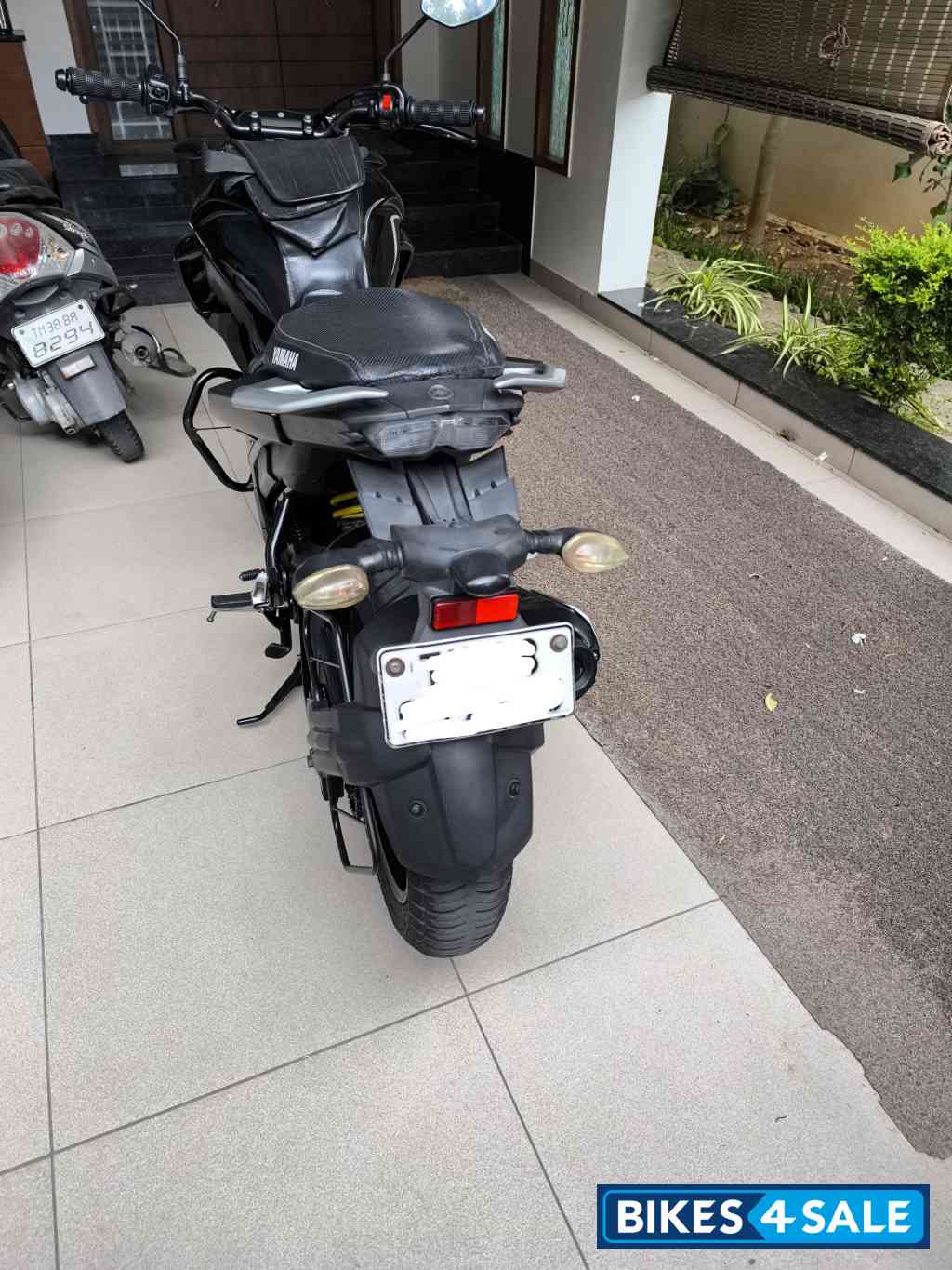 Black Yamaha FZ25