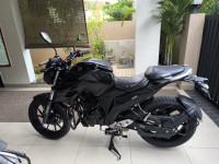 Black Yamaha FZ25