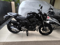 Black Yamaha FZ25