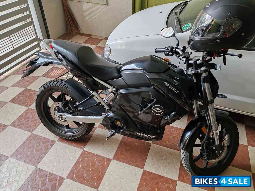 Black Revolt RV400 Stealth Black Limited Edition