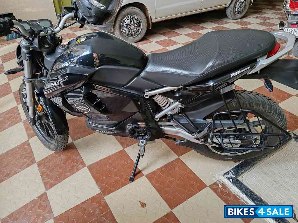 Black Revolt RV400 Stealth Black Limited Edition Black Revolt RV400 Stealth Black Limited Edition