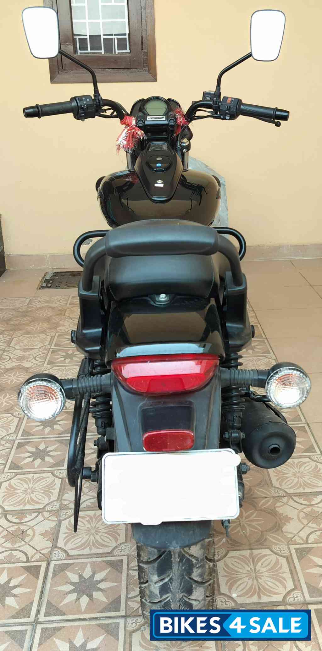 Ebony Black Bajaj Avenger Street 220 BS6