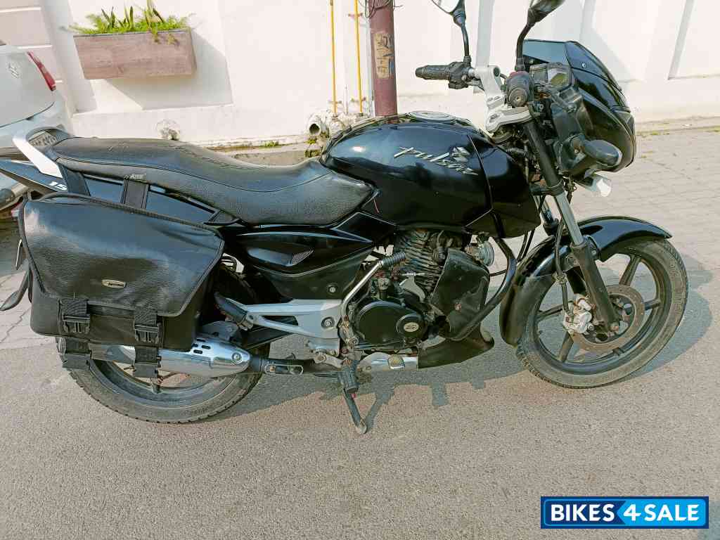 Black Bajaj Pulsar 150