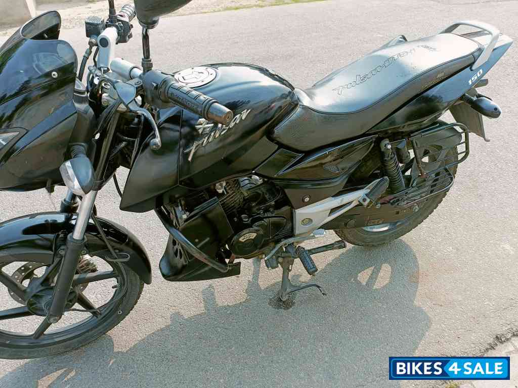 Black Bajaj Pulsar 150
