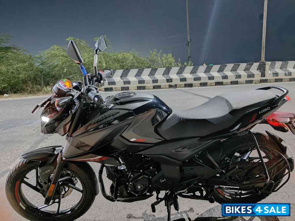 Black Bajaj Pulsar N150