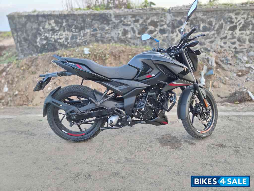 Black Bajaj Pulsar N150