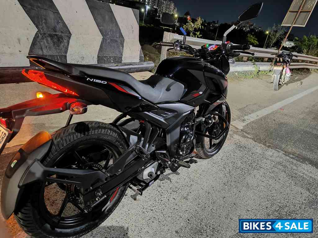 Black Bajaj Pulsar N150