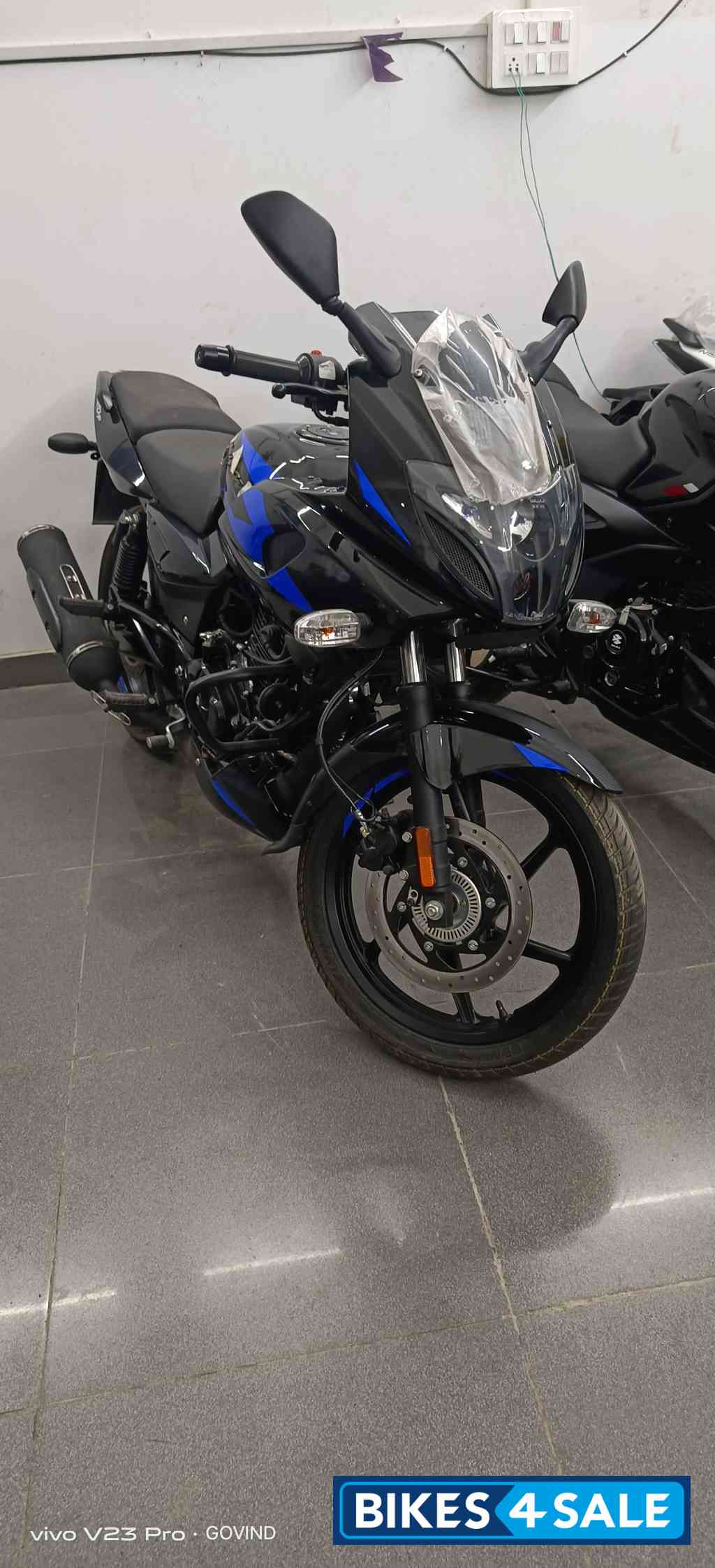 Bajaj Pulsar 220F