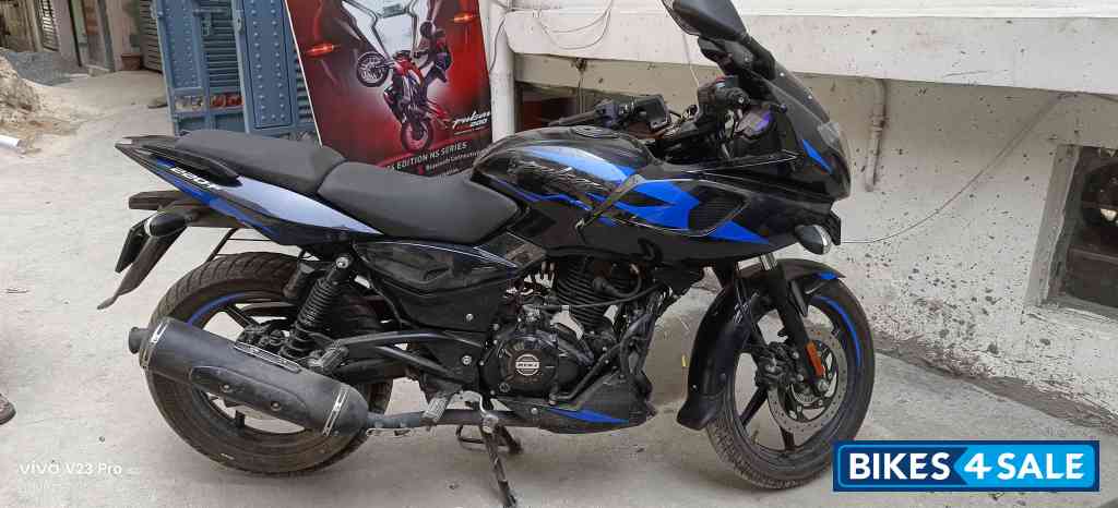 Bajaj Pulsar 220F