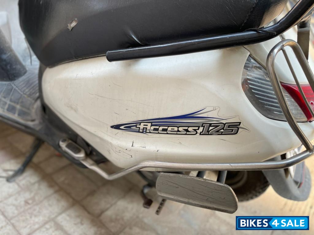 White Suzuki Access 125