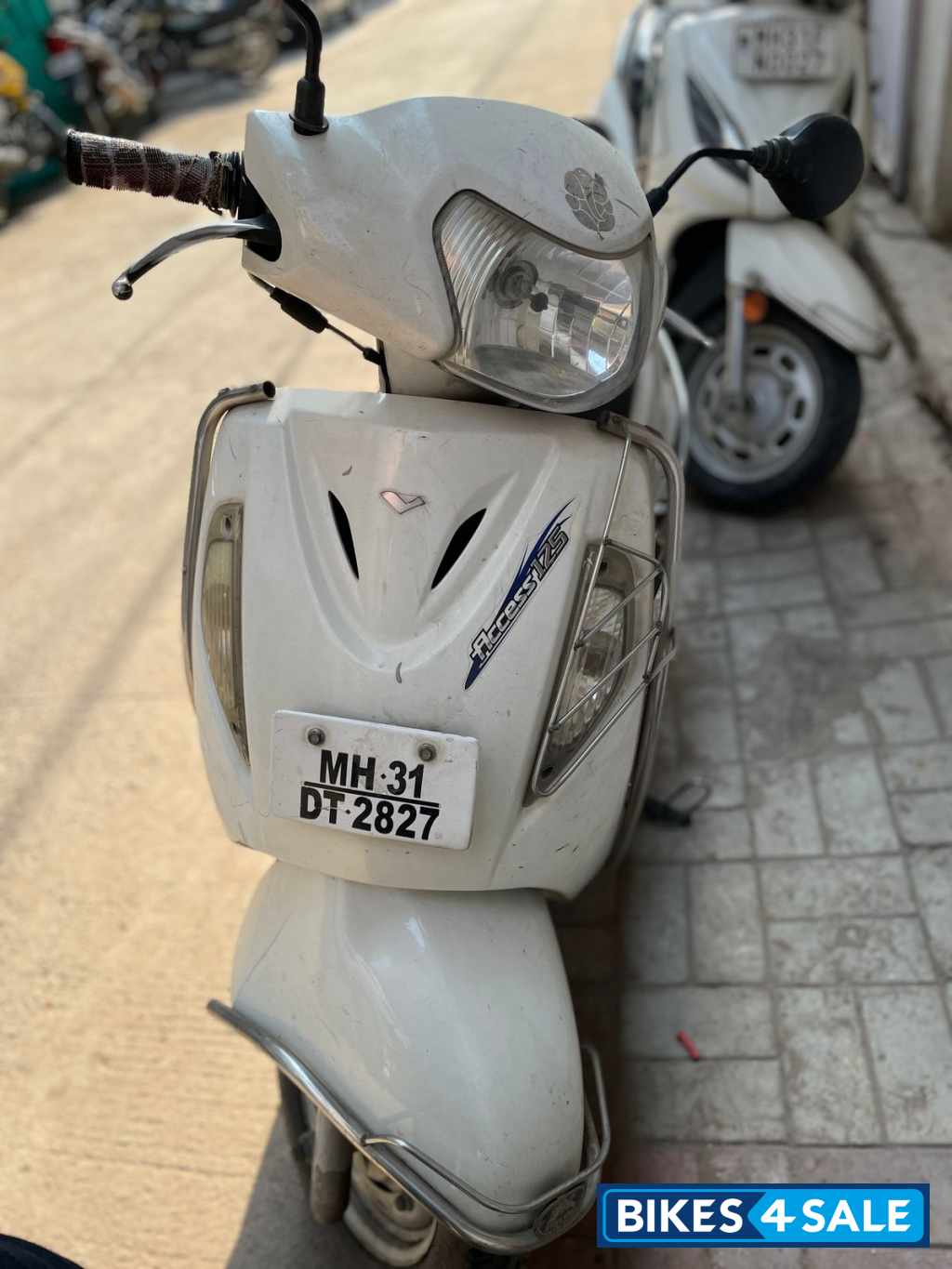 White Suzuki Access 125