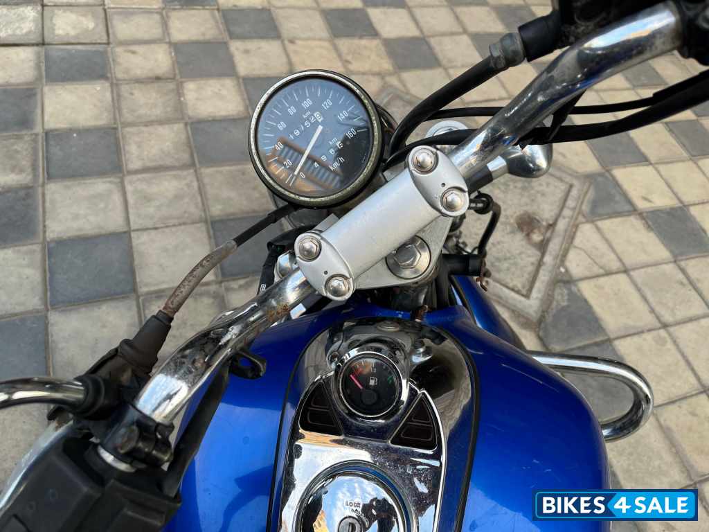 Blue Bajaj Avenger Cruise 220