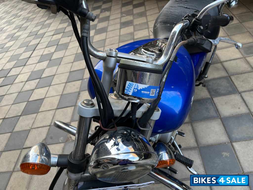 Blue Bajaj Avenger Cruise 220
