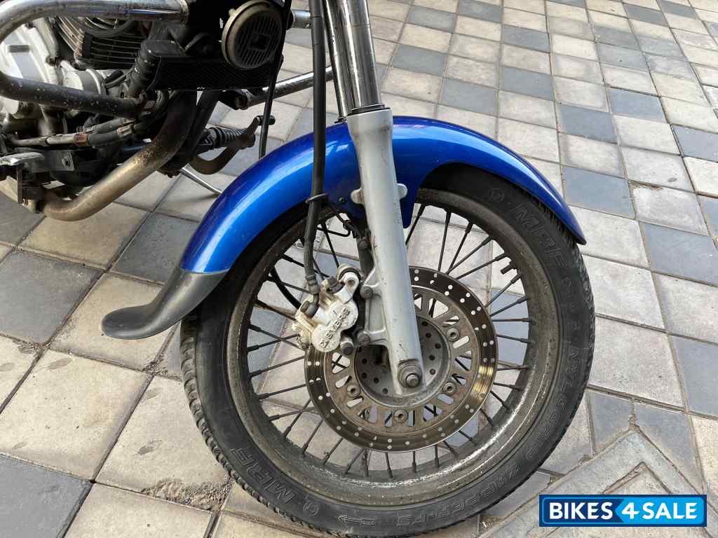 Blue Bajaj Avenger Cruise 220