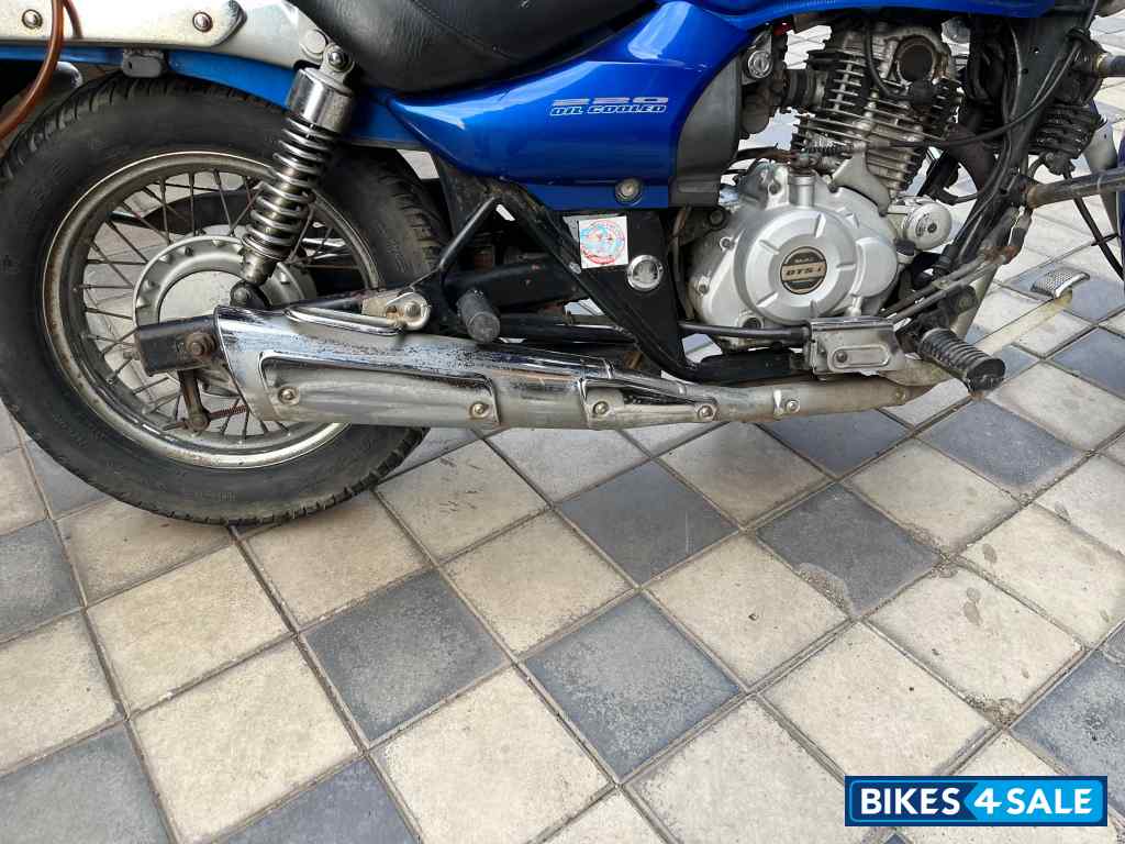 Blue Bajaj Avenger Cruise 220