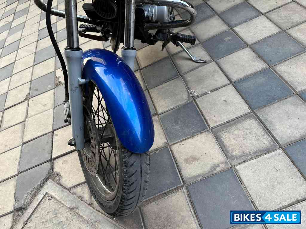 Blue Bajaj Avenger Cruise 220