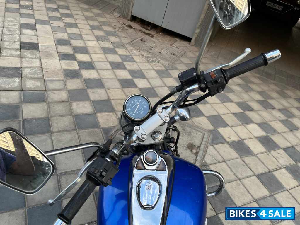 Blue Bajaj Avenger Cruise 220