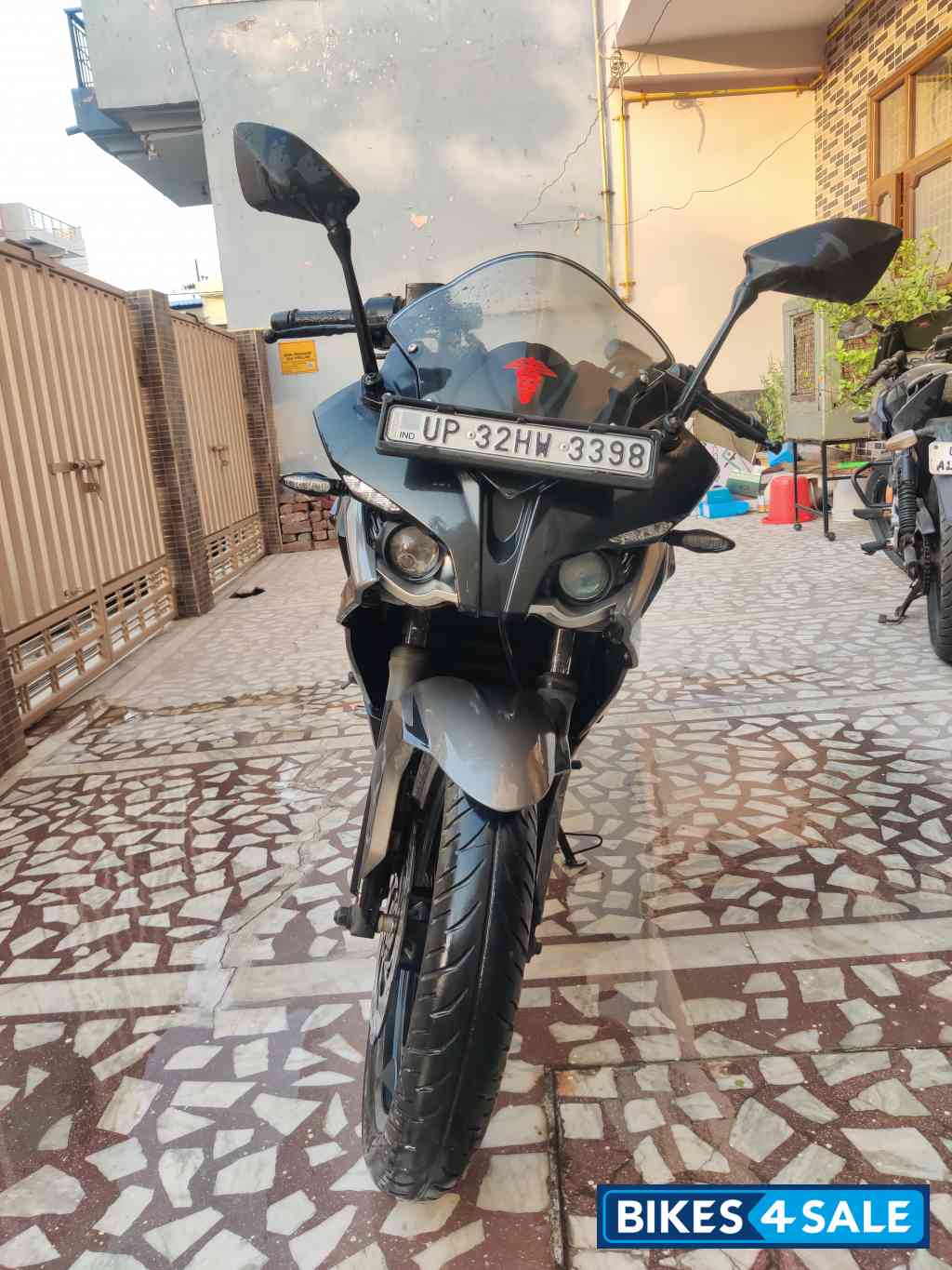 Black Bajaj Pulsar RS 200