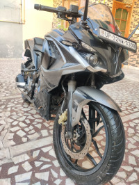 Black Bajaj Pulsar RS 200