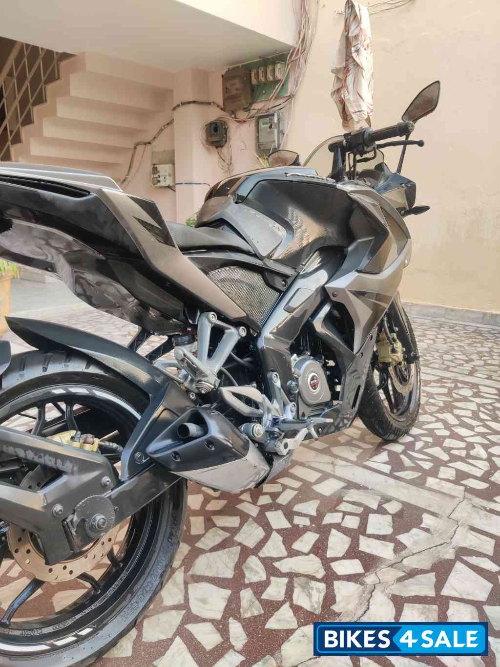 Black Bajaj Pulsar RS 200