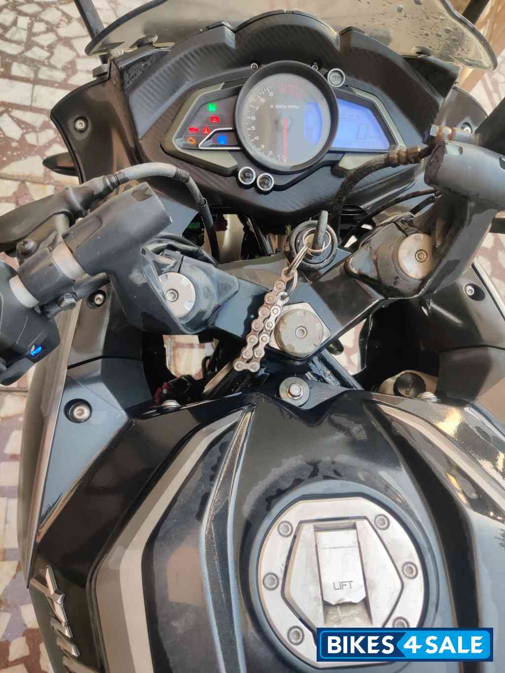 Black Bajaj Pulsar RS 200