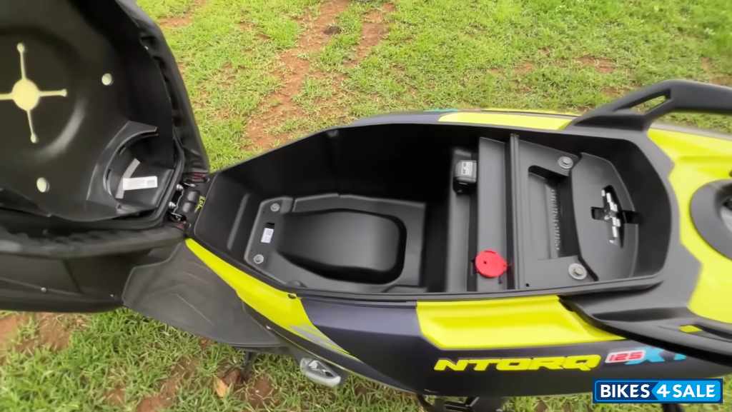 Neon TVS NTORQ 125 XT