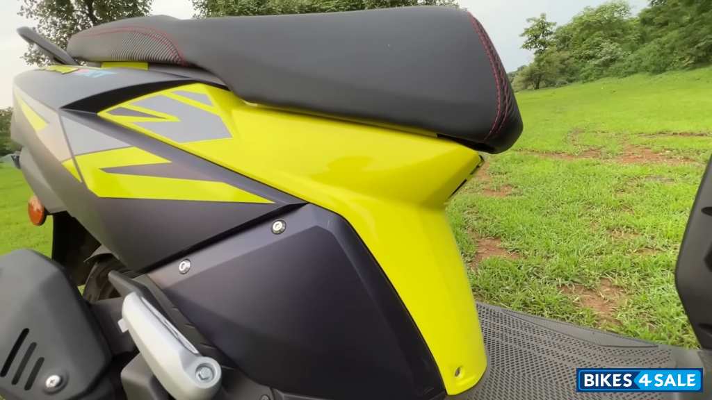 Neon TVS NTORQ 125 XT